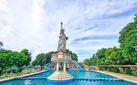 Libertyland Waterpark Resort